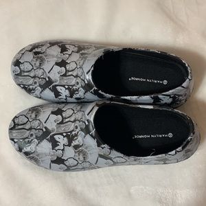 Marilyn Monroe scrub clog